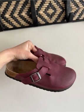 Birkis Birkenstock Burgundy Leather Clogs - Size 38/W7/M5